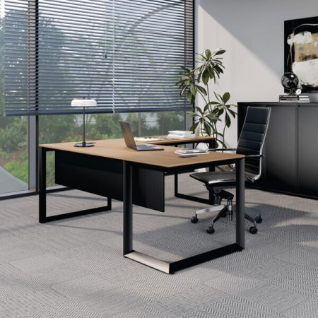 DIAMOND CUBE DESK IN OFFICE